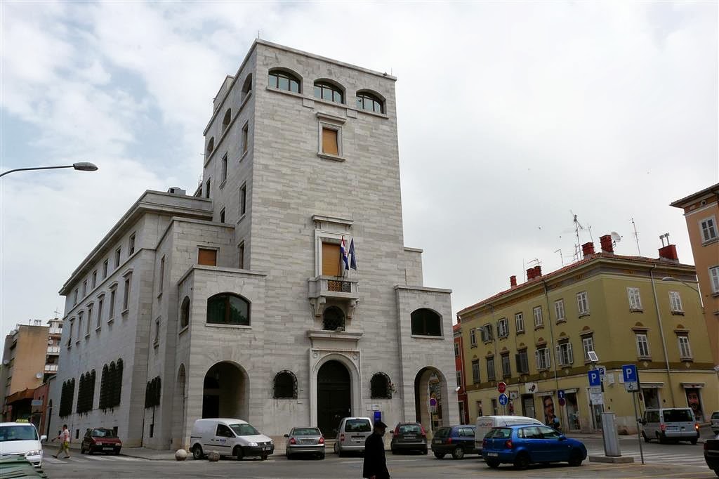 PULA - het gebouw van FINA wat aan financiële bemiddeling doet