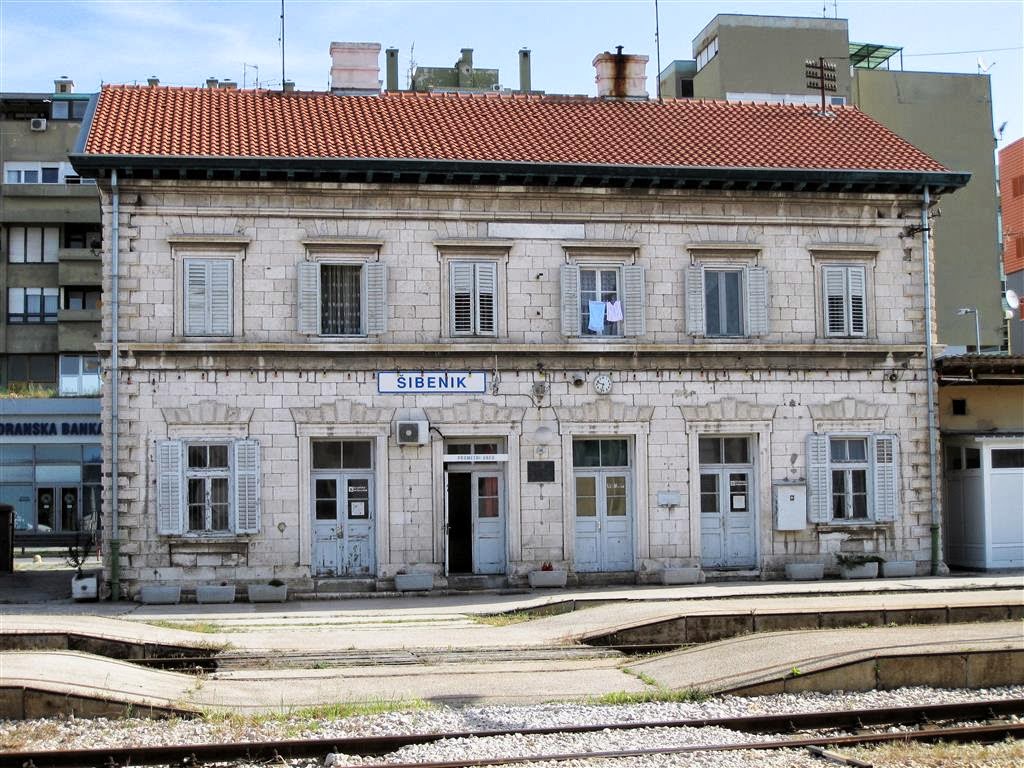ŠIBENIK - een kantoor van het oude treinstation