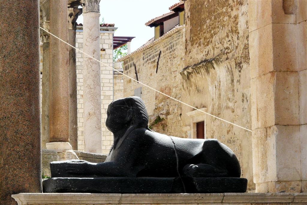 SPLIT - een 3500 jaar oude Sphinx bij het Paleis van Diocletianus