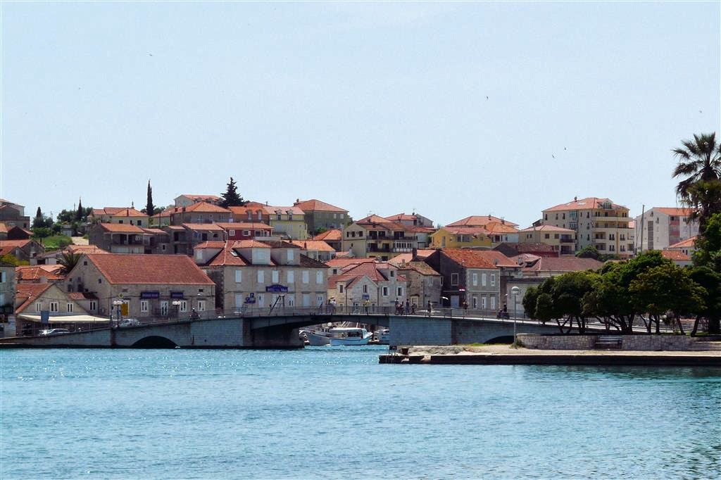 TROGIR - uitzicht vanaf de kade