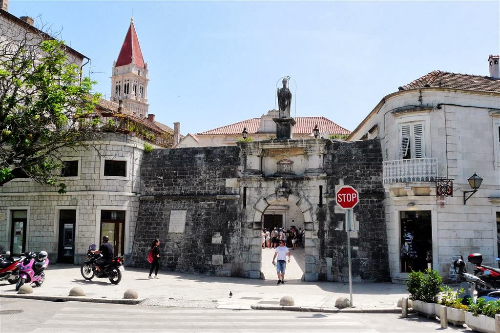 TROGIR - een oude toegangspoort