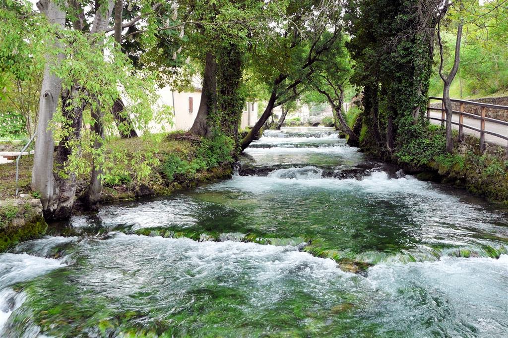 NATIONAAL PARK KRKA - een waterpartij bij de ingang