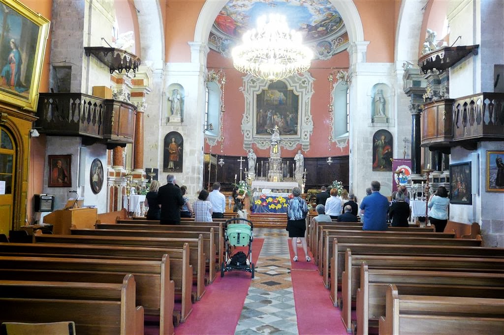 SKRADIN - binnen in de kerk van de Heilige Maagd Maria