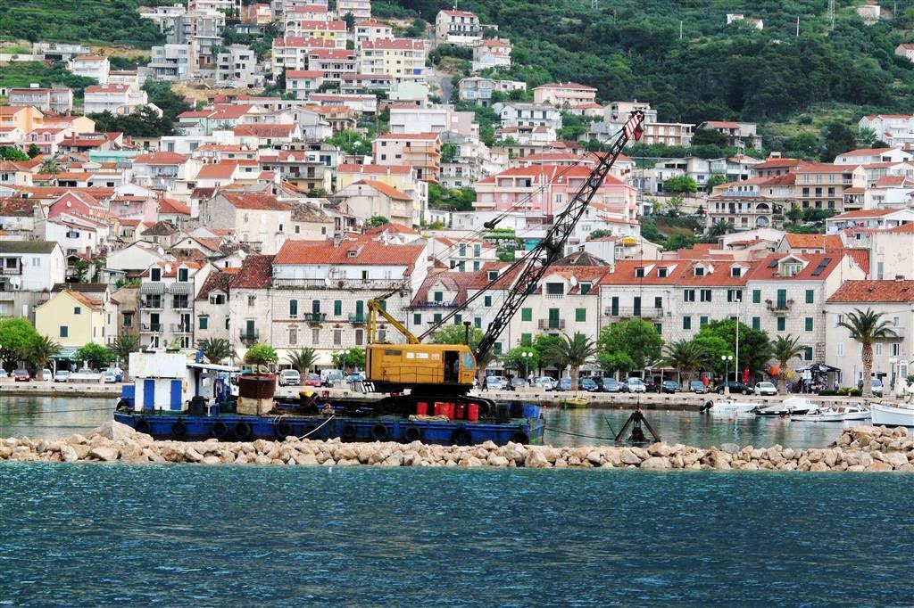 PODGORA -> HVAR - een kraan bij de plaats Makarska