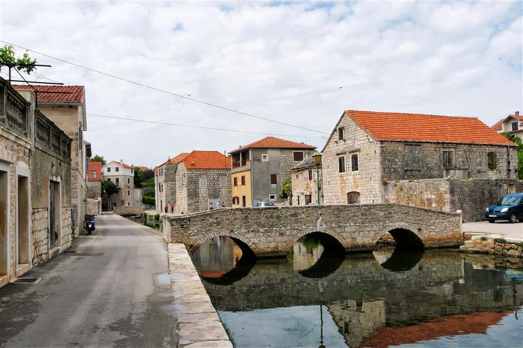 HVAR - een straat aan het water