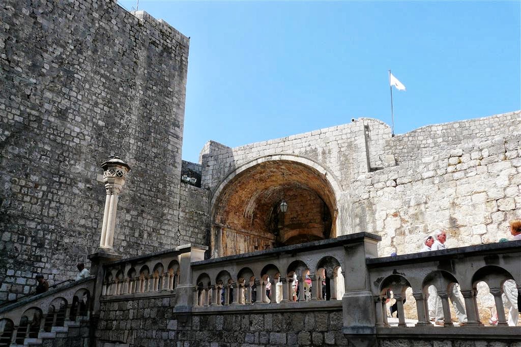 DUBROVNIK - de achterkant van de Pile poort