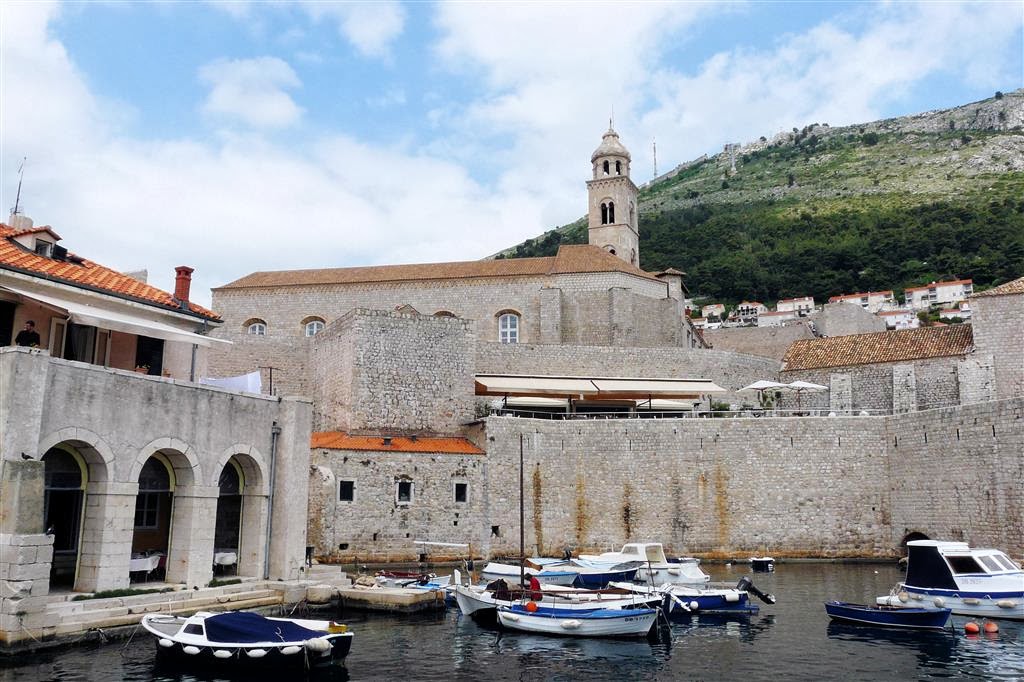 DUBROVNIK - het Dominicanenklooster vanuit de oude haven