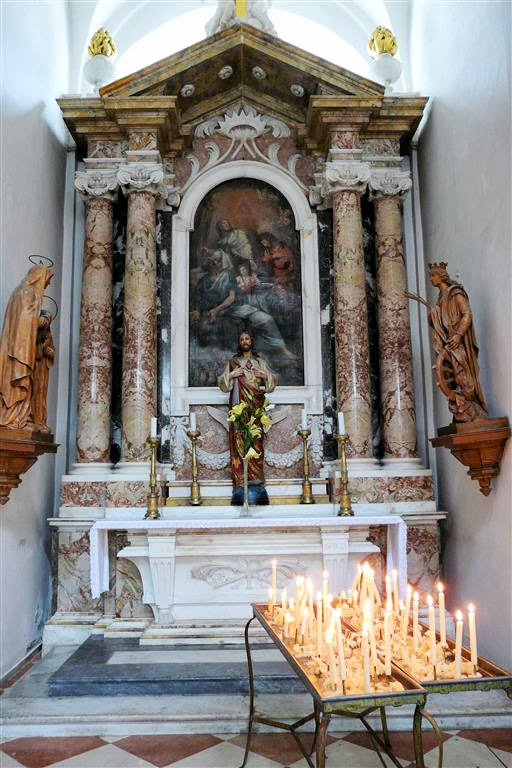DUBROVNIK - binnen in de Onze Lieve Vrouw Hemelvaart kathedraal