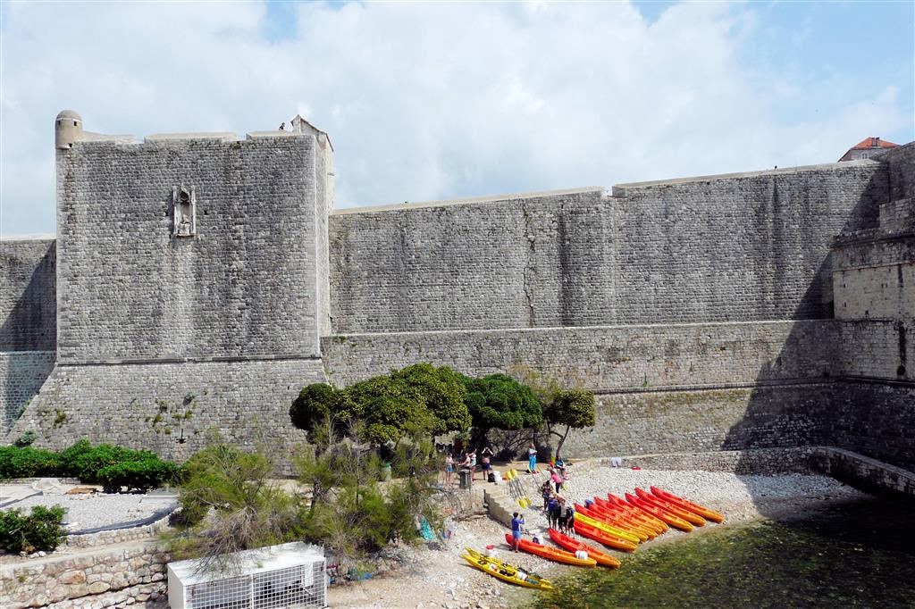 DUBROVNIK - een gedeelte van de oude stadsmuur