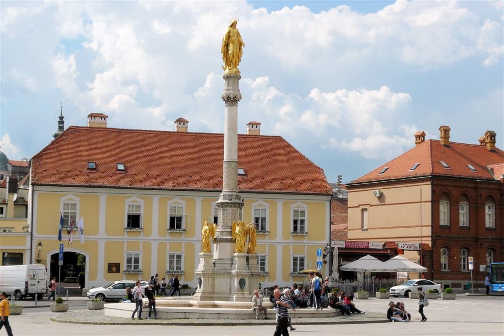 ZAGREB - het maagd Maria standbeeld