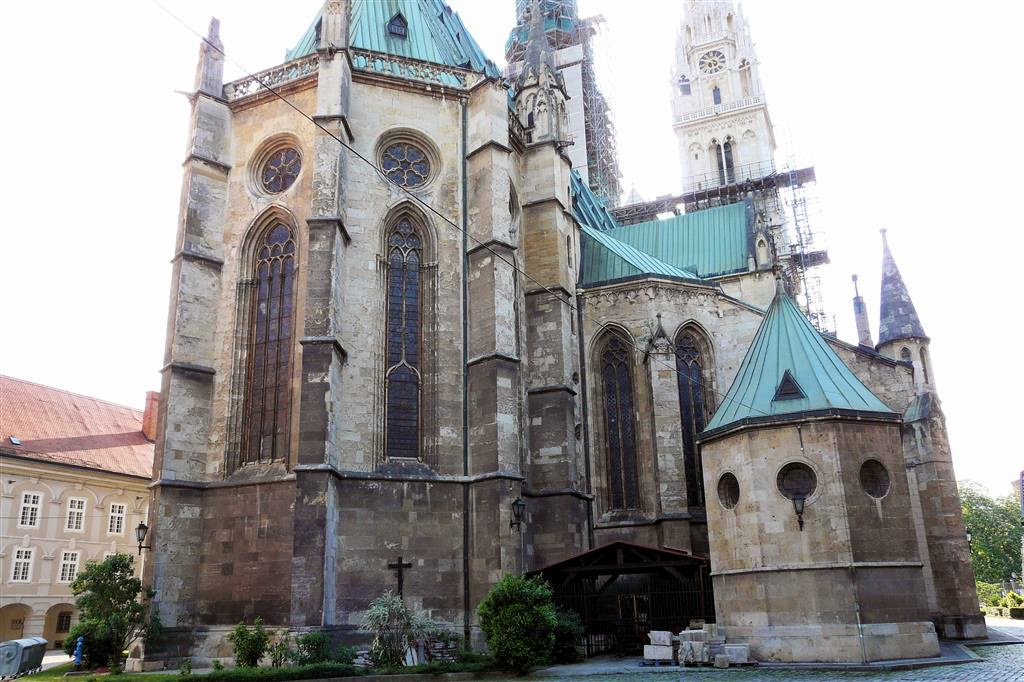 ZAGREB - de achterkant van de kathedraal van Zagreb