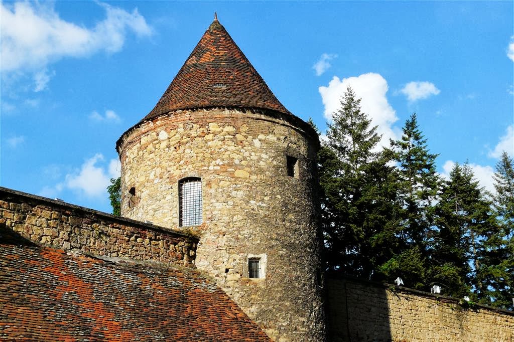 ZAGREB - een oude toren bij de kathedraal van Zagreb