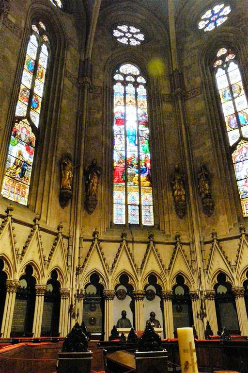 ZAGREB - binnen in de kathedraal van Zagreb
