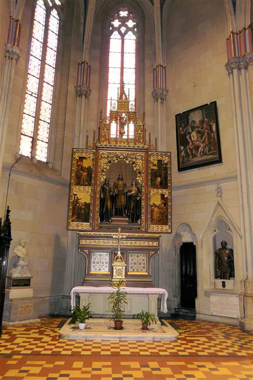 ZAGREB - binnen in de kathedraal van Zagreb