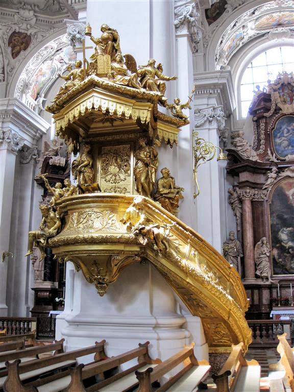 PASSAU (DUITSLAND) - binnen in de Sint Stephan kathedraal