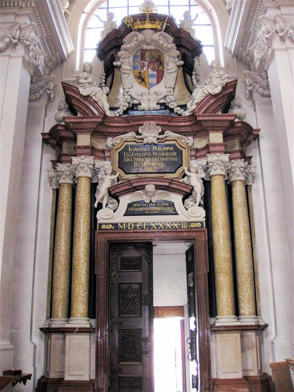 PASSAU (DUITSLAND) - binnen in de Sint Stephan kathedraal