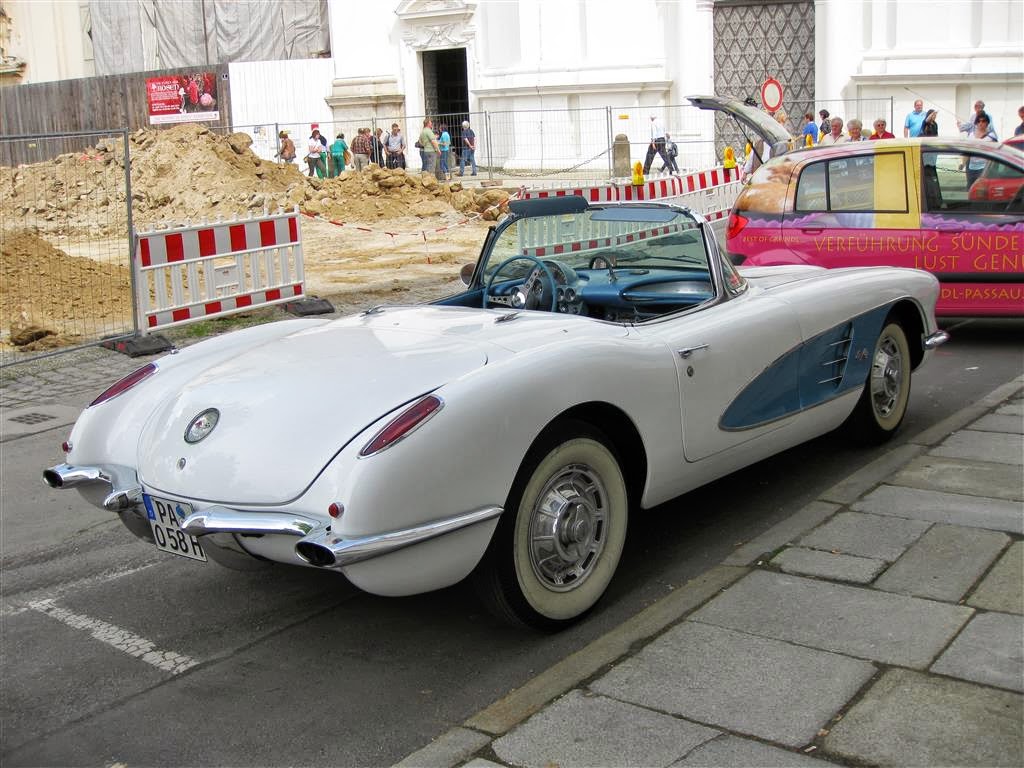 PASSAU (DUITSLAND) - een Chevrolet Corvette C1