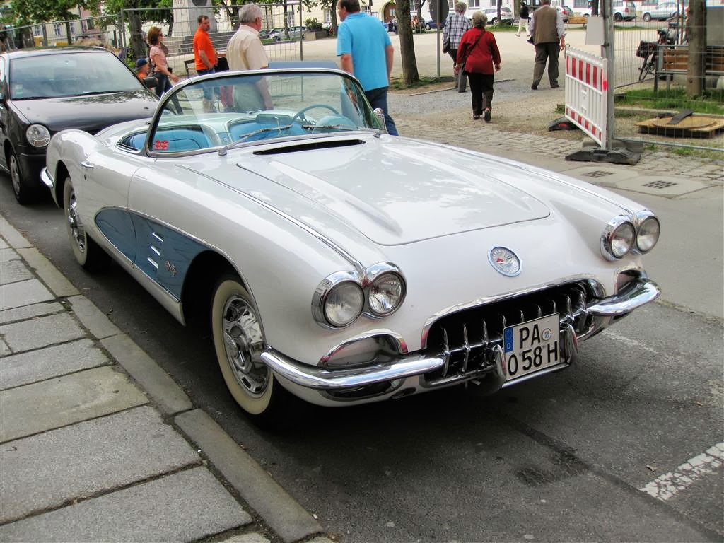 PASSAU (DUITSLAND) - een Chevrolet Corvette C1