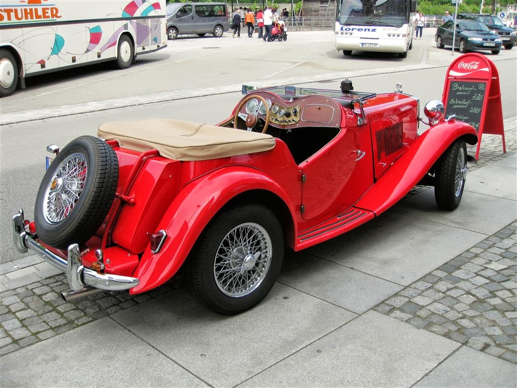 PASSAU (DUITSLAND) - een MG TF 1500 uit 1955