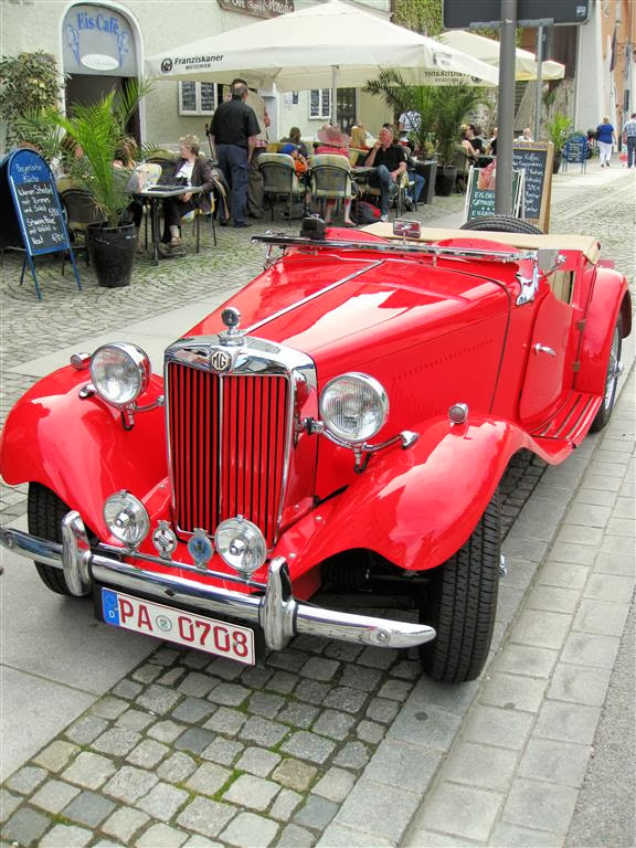 PASSAU (DUITSLAND) - een MG TF 1500 uit 1955