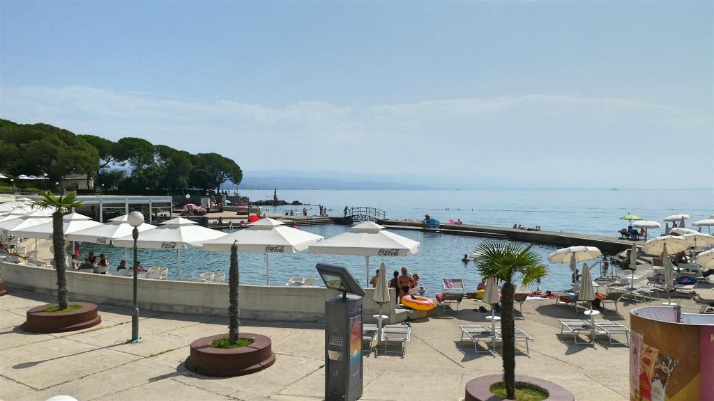 OPATIJA - een gedeelte van de Lugomare boulevard