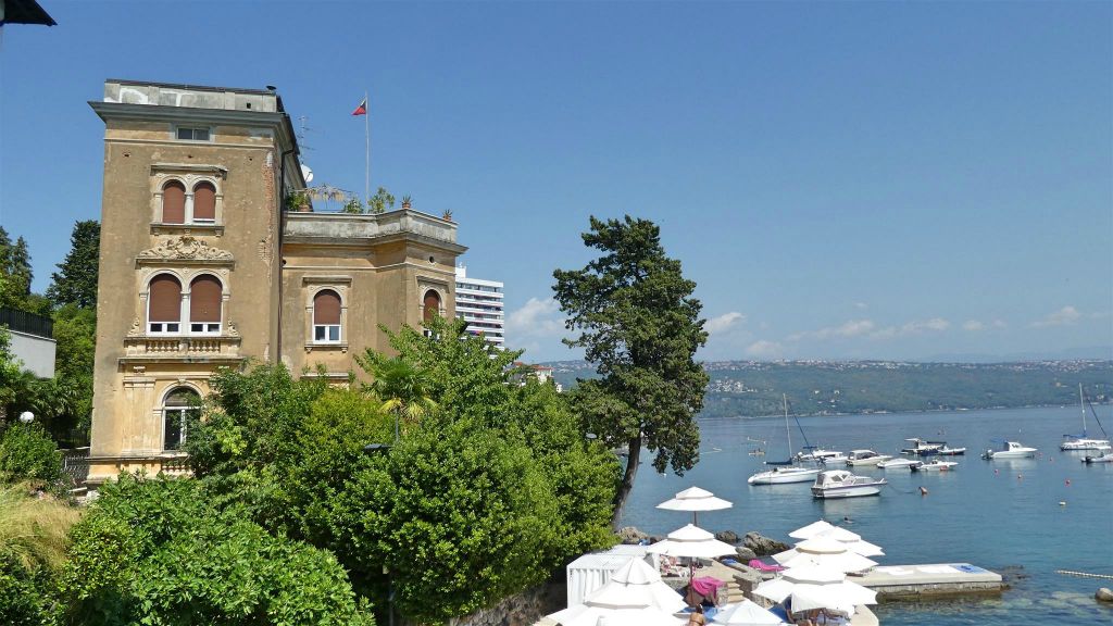 OPATIJA - een oude villa aan de Lugomare boulevard