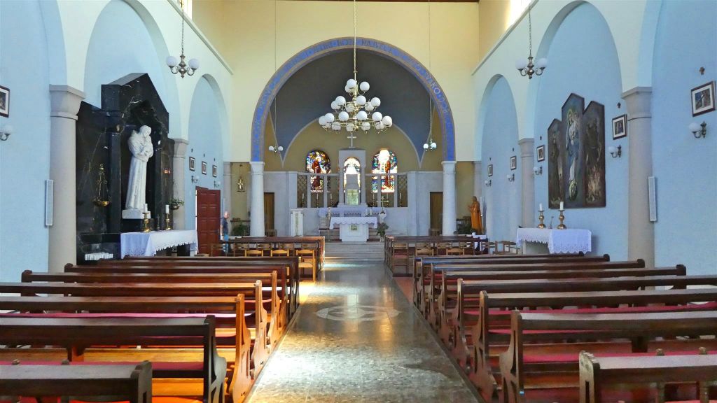 CRIKVENICA - binnen in de kerk van St. Anton