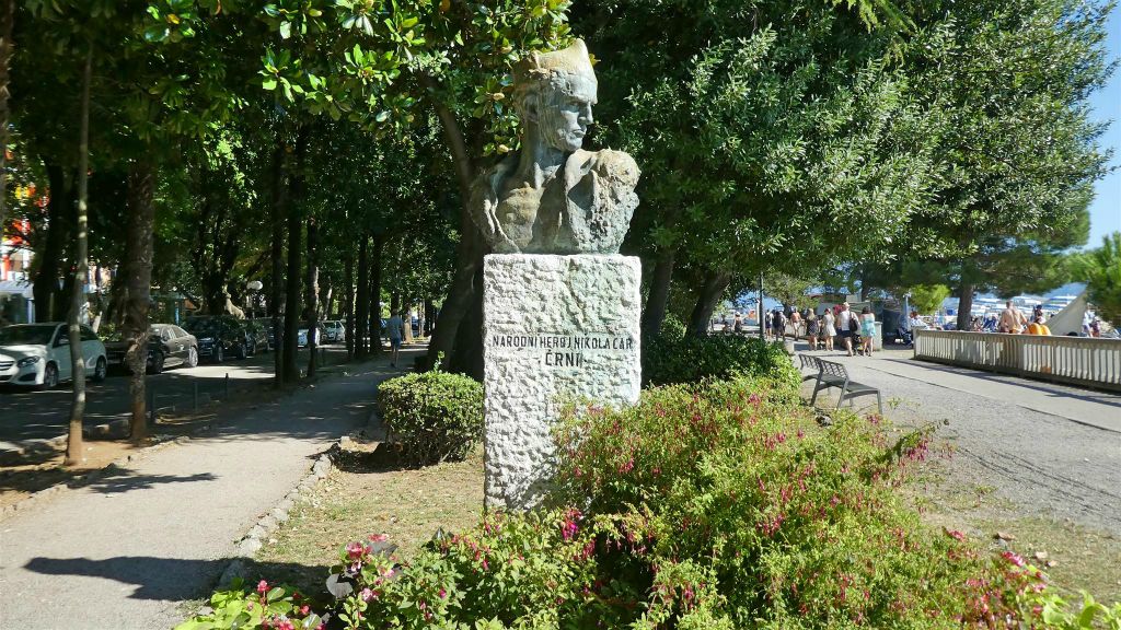 CRIKVENICA - een standbeeld ter ere van de nationale held Nikola Car Crni (1910-1942)
