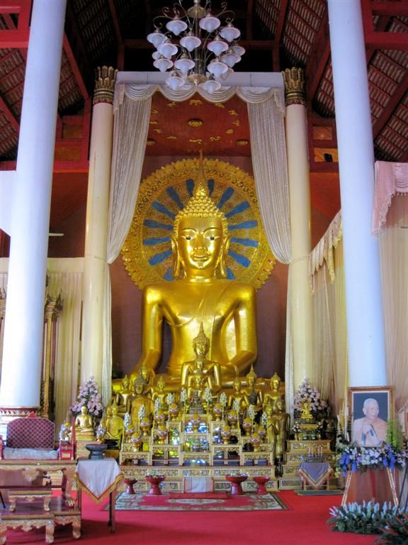 THAILAND - CHIANG MAI - boeddhabeeld in een boeddhistische tempel