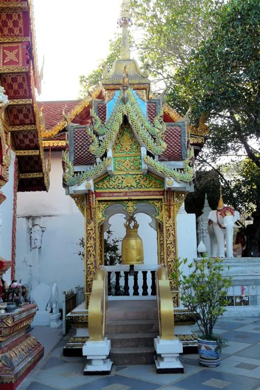 THAILAND - CHIANG MAI - bel bij Wat Phrathat Doi Suthep