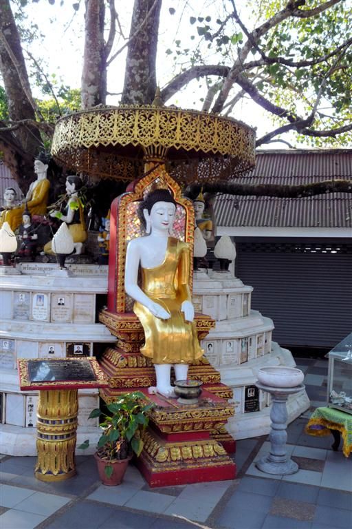 THAILAND - CHIANG MAI - boeddhabeeld bij Wat Phrathat Doi Suthep