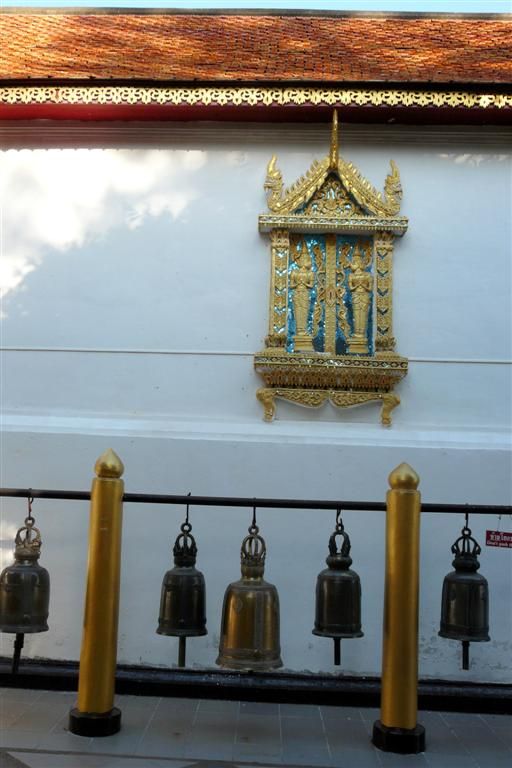 THAILAND - CHIANG MAI - bellen bij Wat Phrathat Doi Suthep
