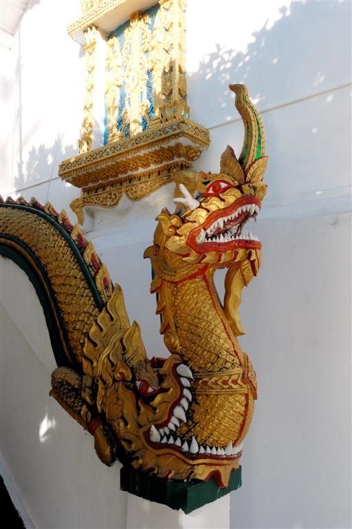 THAILAND - CHIANG MAI - drakenkop bij Wat Phrathat Doi Suthep