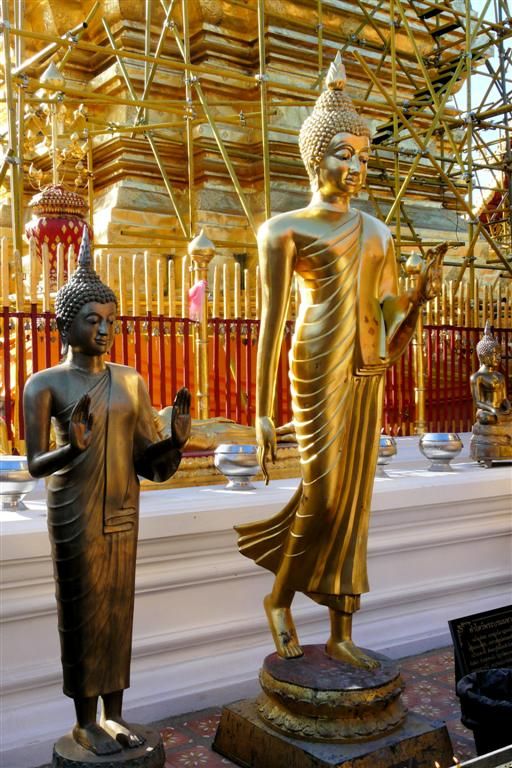 THAILAND - CHIANG MAI - boeddhabeelden bij Wat Phrathat Doi Suthep