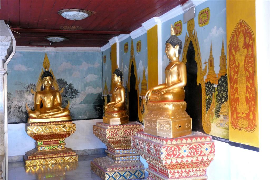 THAILAND - CHIANG MAI - boeddhabeelden bij Wat Phrathat Doi Suthep