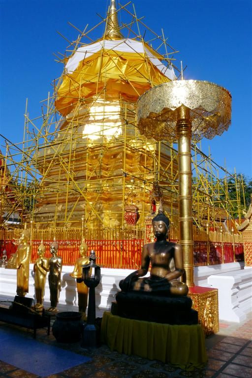 THAILAND - CHIANG MAI - chedi bij Wat Phrathat Doi Suthep