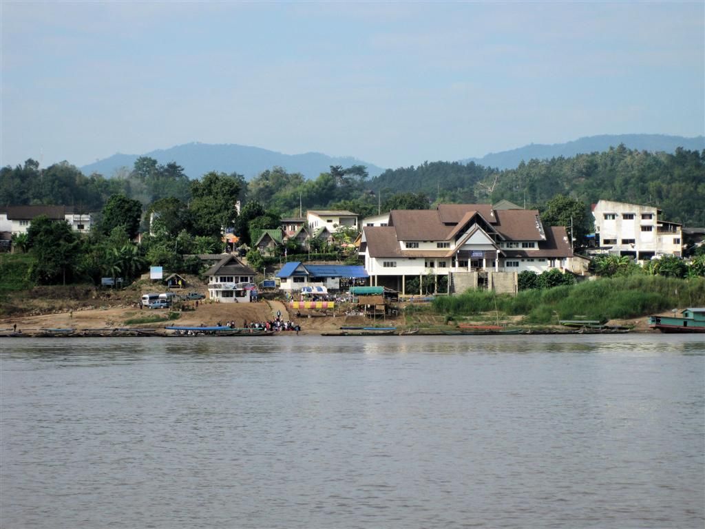 LAOS - HUAY XAI - uitzicht op Thailand vanuit Laos