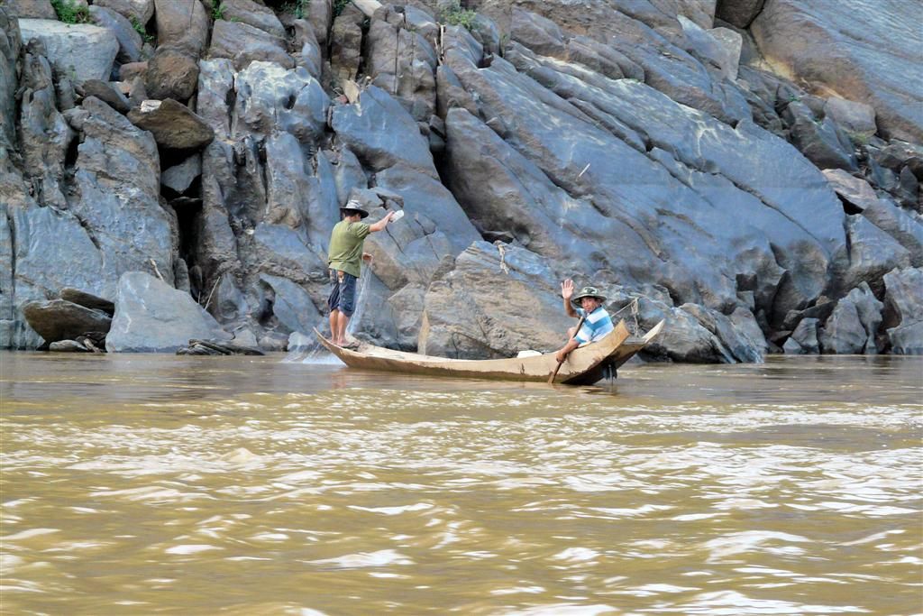 LAOS - HUAY XAI -> PAK BENG - een visser
