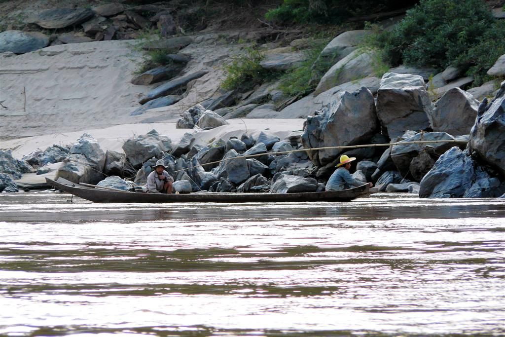LAOS - HUAY XAI -> PAK BENG - een visser