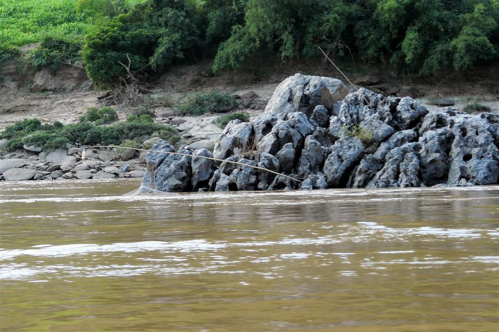 LAOS - HUAY XAI -> PAK BENG - visnetten in het water
