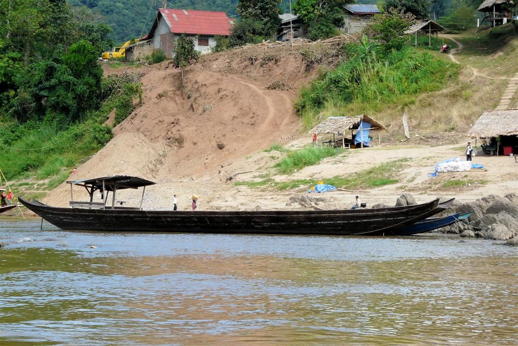 LAOS - HUAY XAI -> PAK BENG - een oude boot