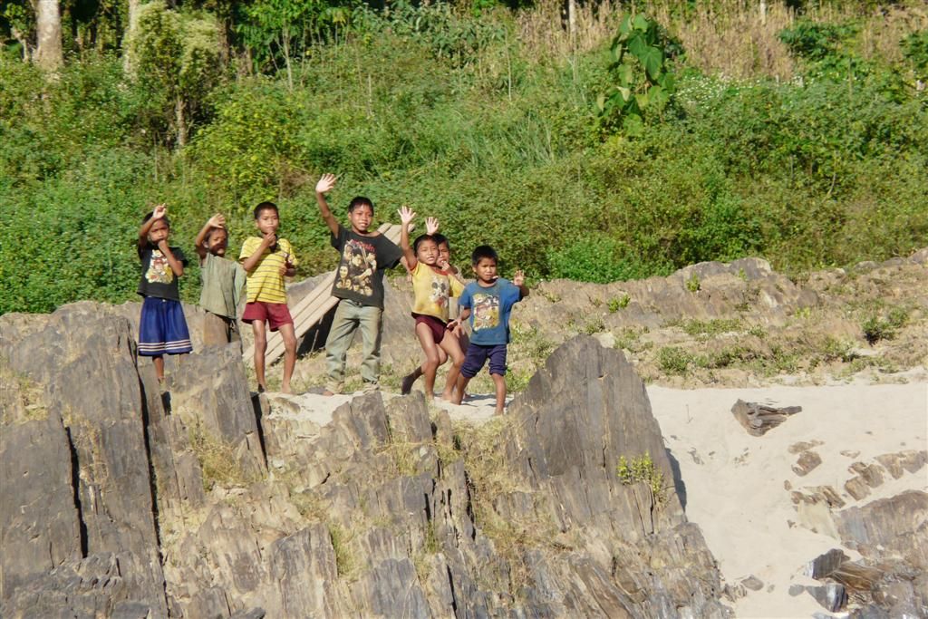 LAOS - HUAY XAI -> PAK BENG - lokale kinderen