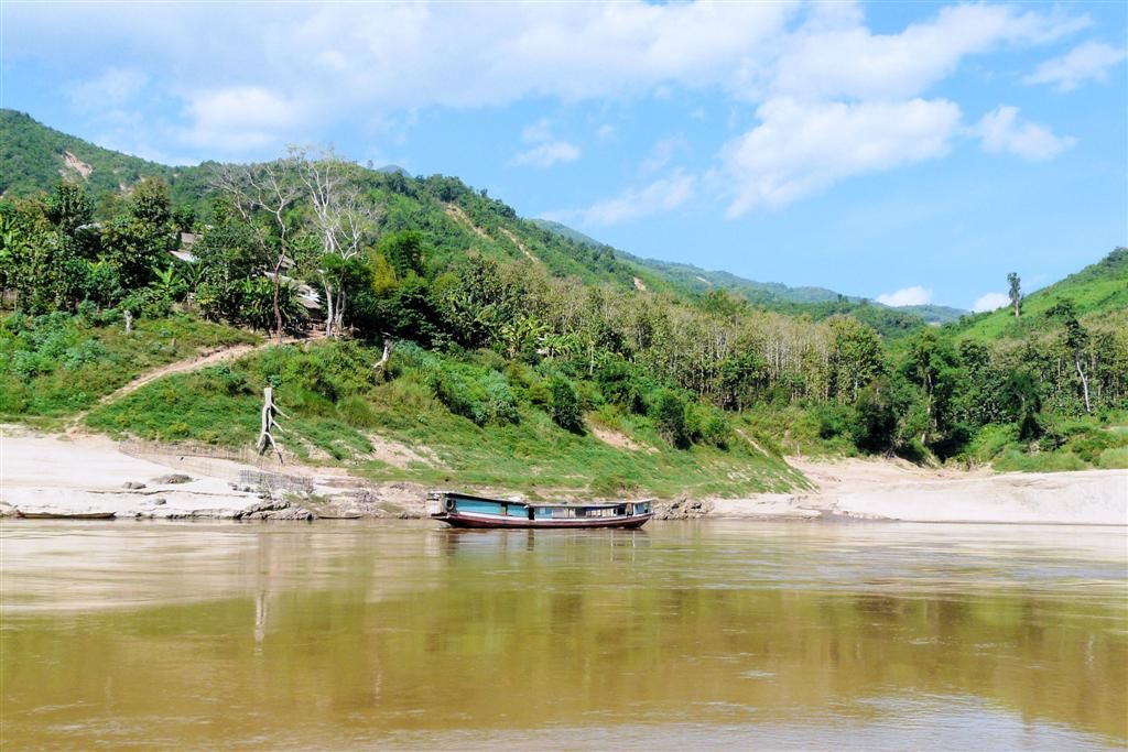 LAOS - PAK BENG -> LUANG PRABANG - vertrek uit het dorp