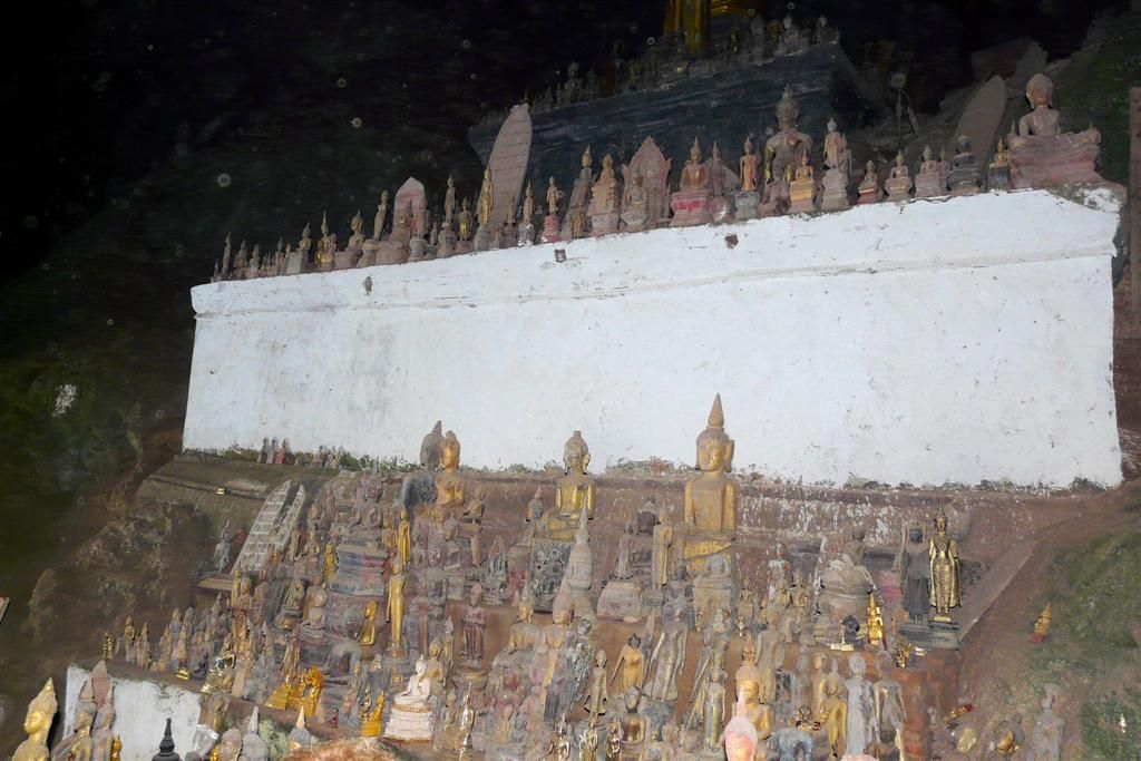 LAOS - PAK BENG -> LUANG PRABANG - boeddhabeelden in de Pak Ou grotten