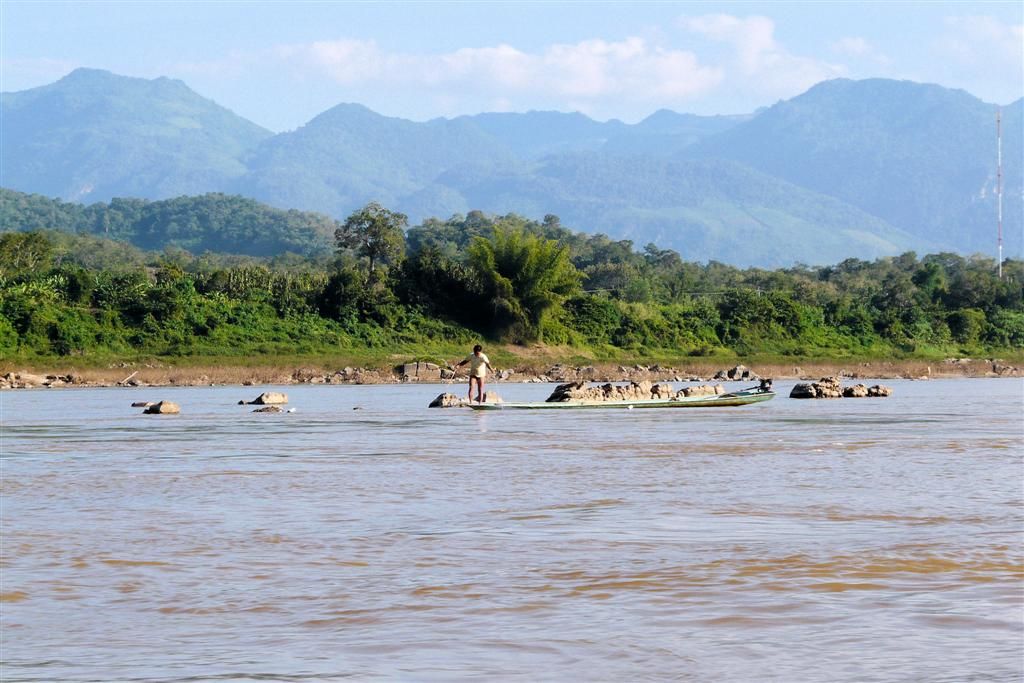 LAOS - PAK BENG -> LUANG PRABANG - een visser