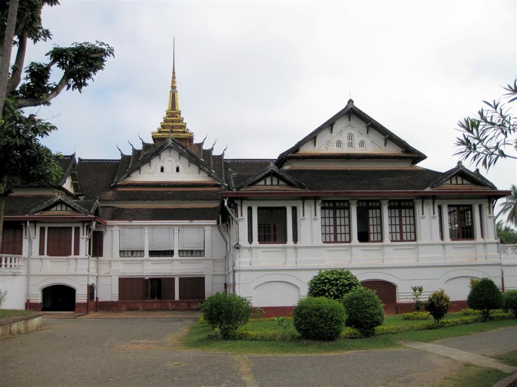 LAOS - LUANG PRABANG - het oud koninklijk paleis