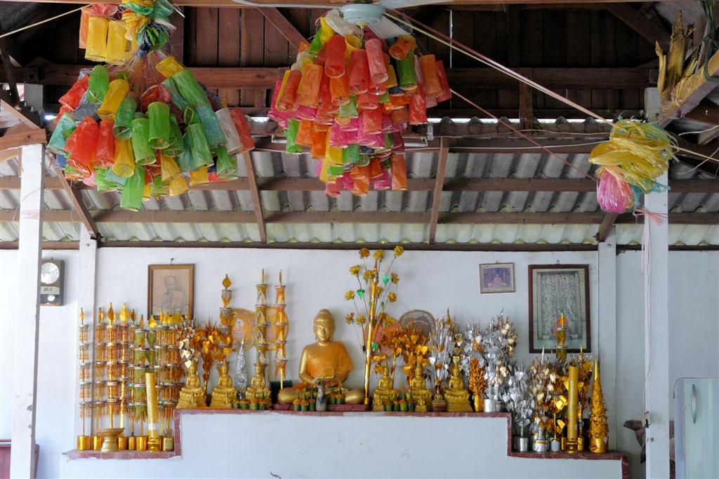 LAOS - LUANG PRABANG - gedeelte van Wat Mahathat