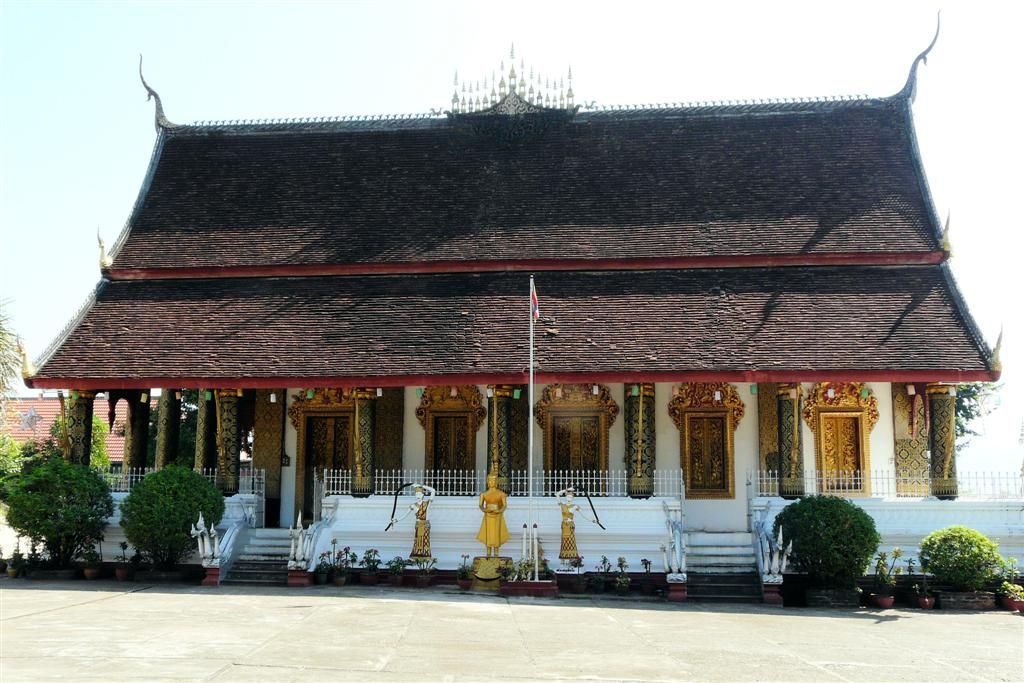 LAOS - LUANG PRABANG - de tempel Wat Mahathat