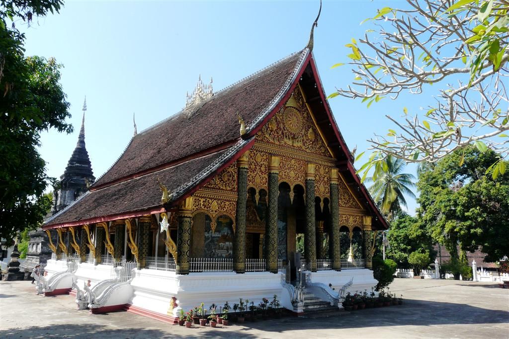 LAOS - LUANG PRABANG - de tempel Wat Mahathat