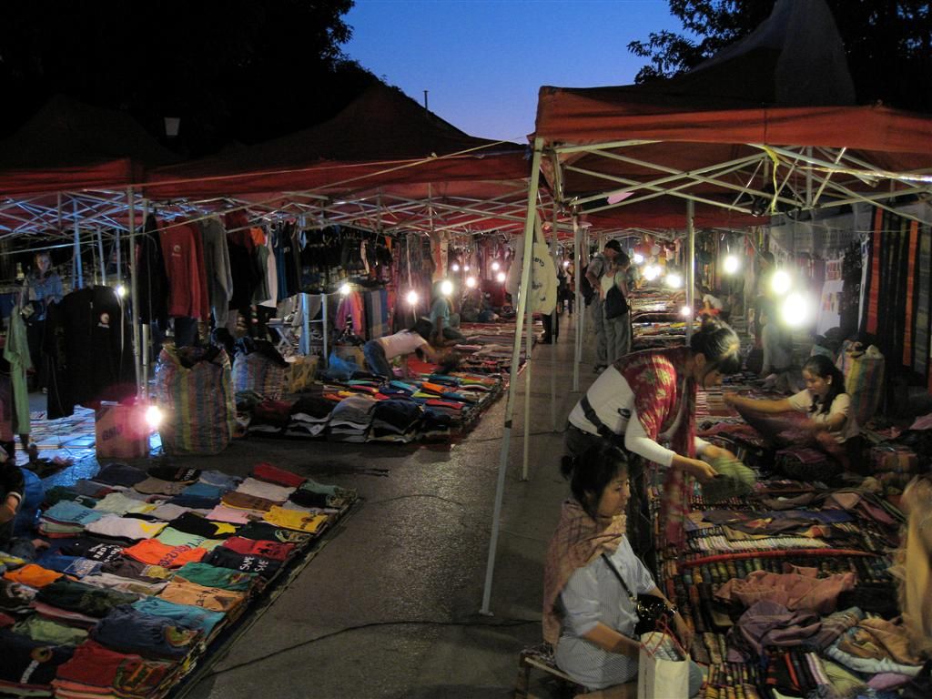 LAOS - LUANG PRABANG - de nachtmarkt
